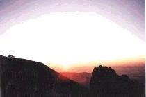 頂上からの日の出
